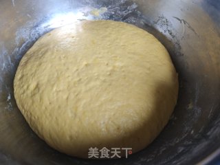 毛毛虫南瓜香肠花卷的做法步骤：9