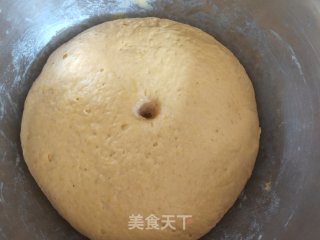 毛毛虫南瓜香肠花卷的做法步骤：10