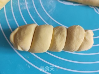 毛毛虫南瓜香肠花卷的做法步骤：17