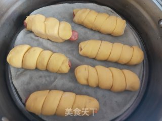 毛毛虫南瓜香肠花卷的做法步骤：18