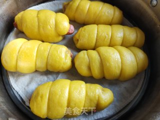 毛毛虫南瓜香肠花卷的做法步骤：21