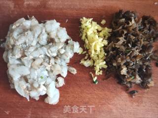 韭菜虾仁素三鲜水饺的做法步骤：3