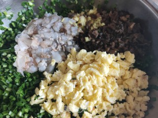韭菜虾仁素三鲜水饺的做法步骤：5