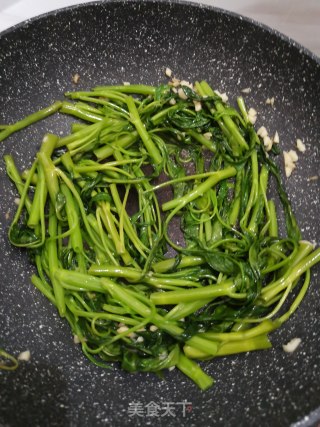 蒜蓉空心菜的做法步骤：3