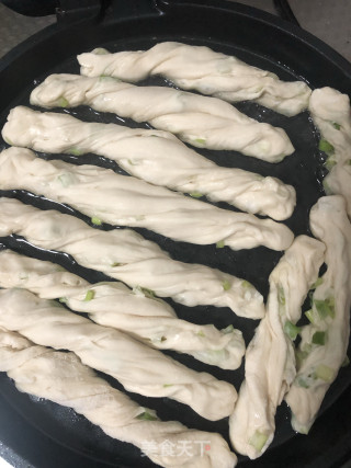 香煎葱油卷的做法步骤：11