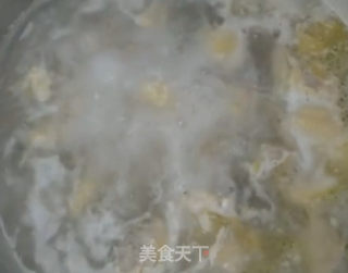 香菇鸡汤的做法步骤：2