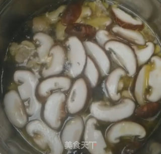 香菇鸡汤的做法步骤：6