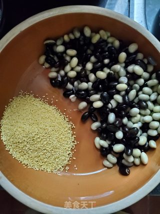 小米豆浆的做法步骤：1