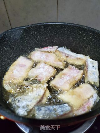 炸鱼骨的做法步骤：4