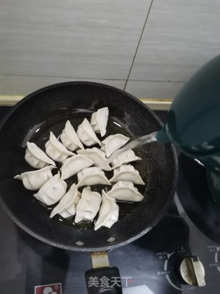 香煎饺子的做法步骤：3