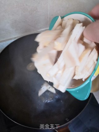 冬笋炖鸡的做法步骤：4