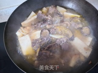 冬笋炖鸡的做法步骤：5