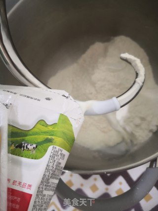 奶香味十足孩子叫她冰激凌馒头的做法步骤：2