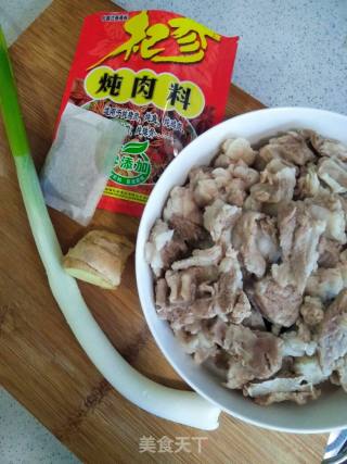 压力锅烧羊肉的做法步骤：1