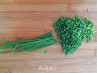 韭菜蛋炒饭的做法步骤：1