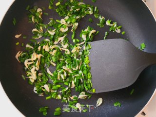 韭菜蛋炒饭的做法步骤：2