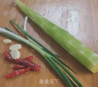 炝炒青笋的做法步骤：1