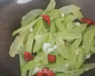 炝炒青笋的做法步骤：4