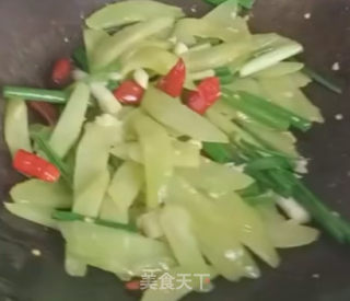 炝炒青笋的做法步骤：5