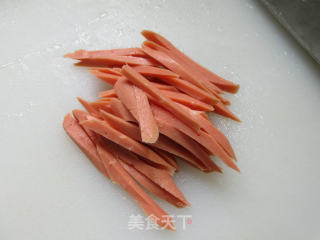 火腿肠炒鸡毛菜的做法步骤：2
