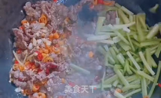 辣炒牛肉的做法步骤：3
