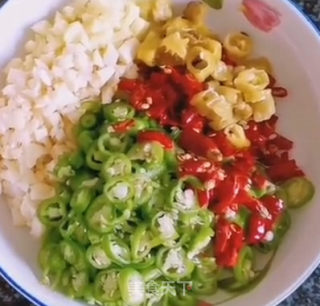 小炒田螺肉的做法步骤：2