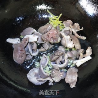 鸭杂炒甜豆的做法步骤：9