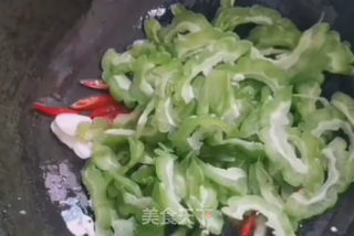 苦瓜炒肉的做法步骤：5