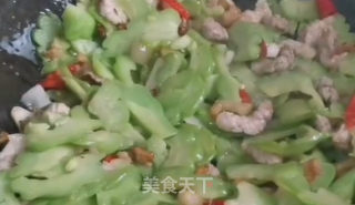 苦瓜炒肉的做法步骤：6