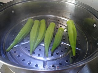 蒜蓉秋葵的做法步骤：2
