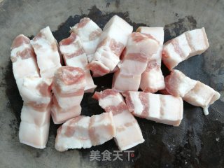 西瓜皮炖肉的做法步骤：1