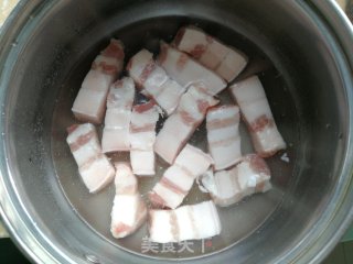 西瓜皮炖肉的做法步骤：2