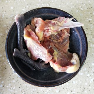 莲子海带鸡骨汤的做法步骤：1