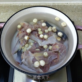 莲子海带鸡骨汤的做法步骤：4