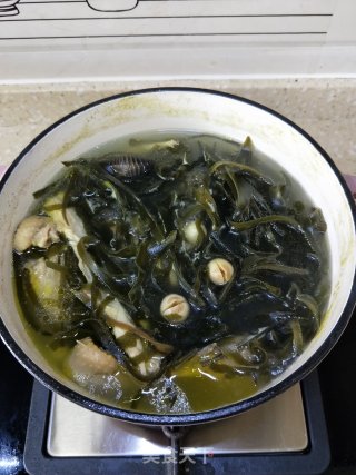 莲子海带鸡骨汤的做法步骤：7
