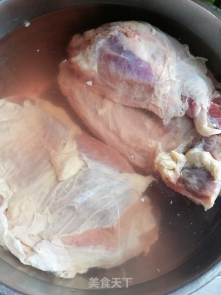 家常酱牛肉的做法步骤：1