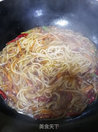 鸡蛋尖椒炒米粉的做法步骤：7