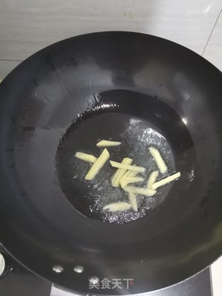 西兰花炒热狗的做法步骤：4