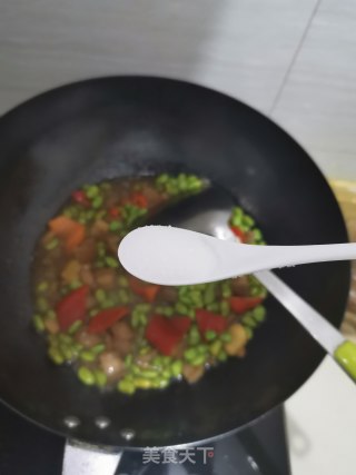 毛豆炒肉丁的做法步骤：9