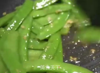 清炒荷兰豆的做法步骤：4