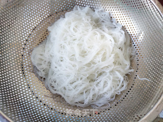 包菜炒粉丝的做法步骤：3