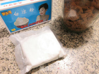 红糖白凉粉冻的做法步骤：1