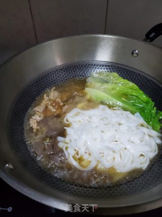 瘦肉鸭血河粉的做法步骤：7