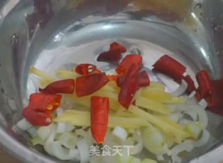 青椒萝卜丝的做法步骤：2