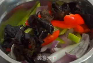 洋葱炒土豆条的做法步骤：2