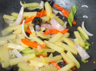洋葱炒土豆条的做法步骤：5