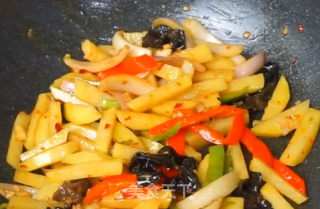 洋葱炒土豆条的做法步骤：6