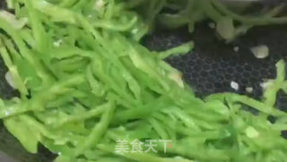 青椒丝炒蛋的做法步骤：3
