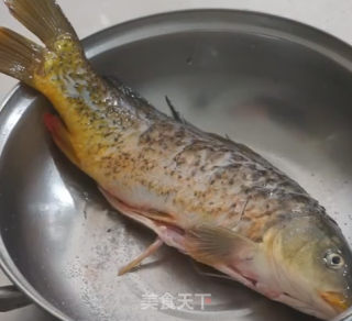 红烧鲤鱼的做法步骤：1
