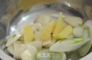 红烧鲤鱼的做法步骤：2